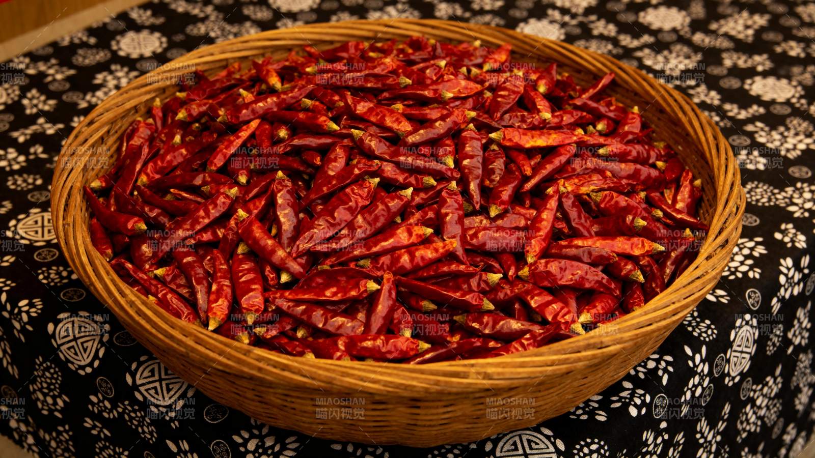 红辣椒满篮图片