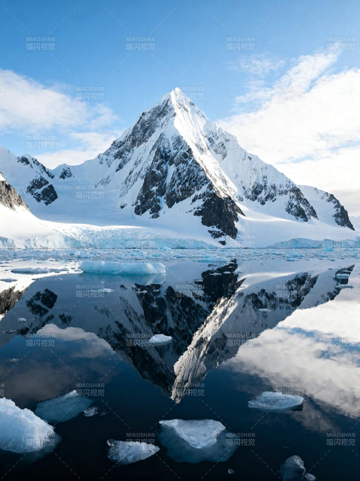 雪山倒影如画图片