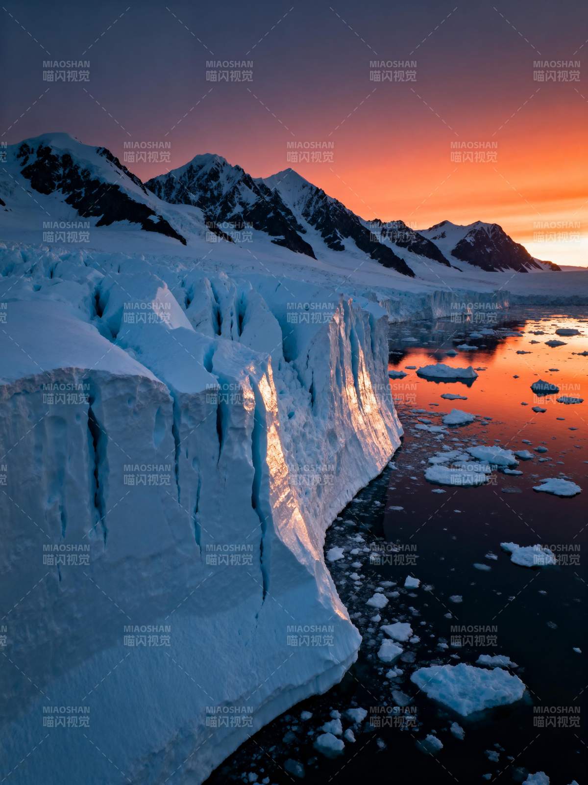 极地冰川日落图片