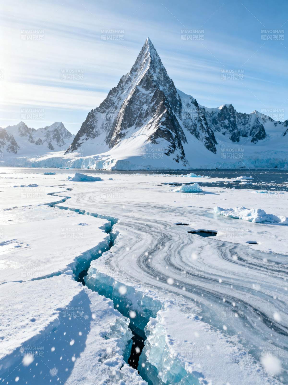 冰裂雪山奇景图片