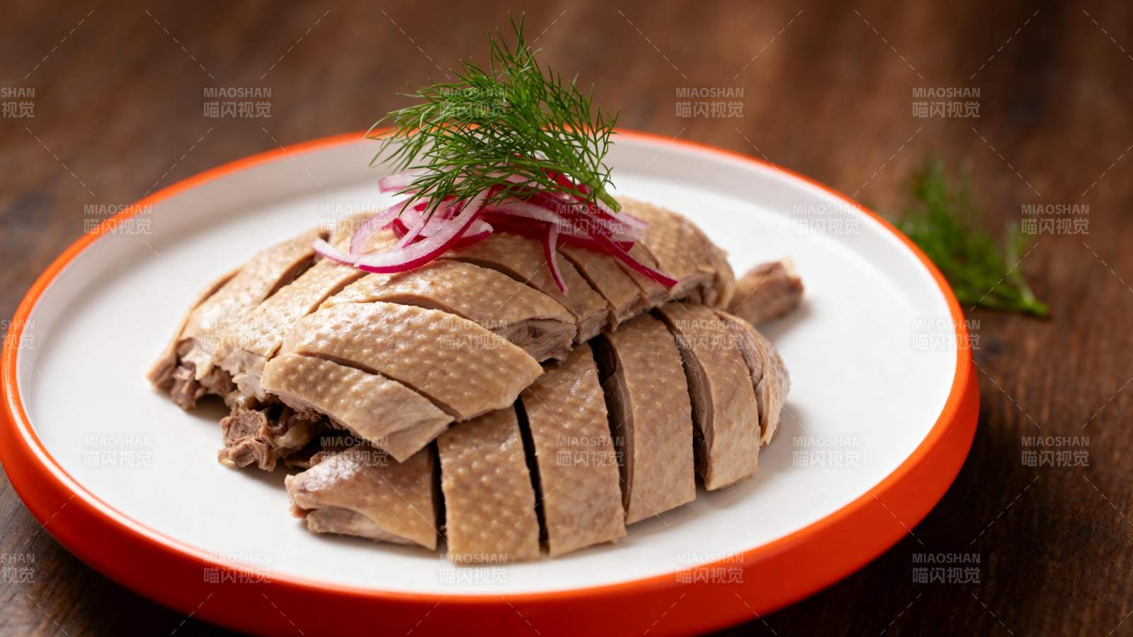 酱鸭切片配香菜图片