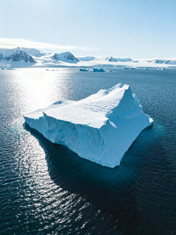 冰山浮海 雪山远眺图片