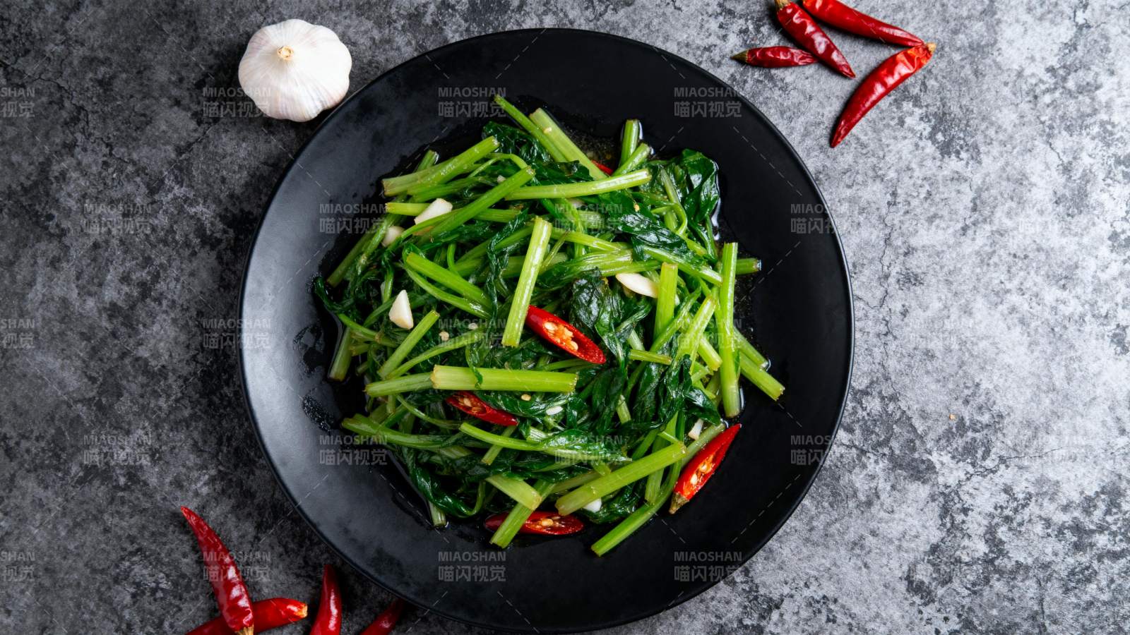 蒜香炒菠菜图片