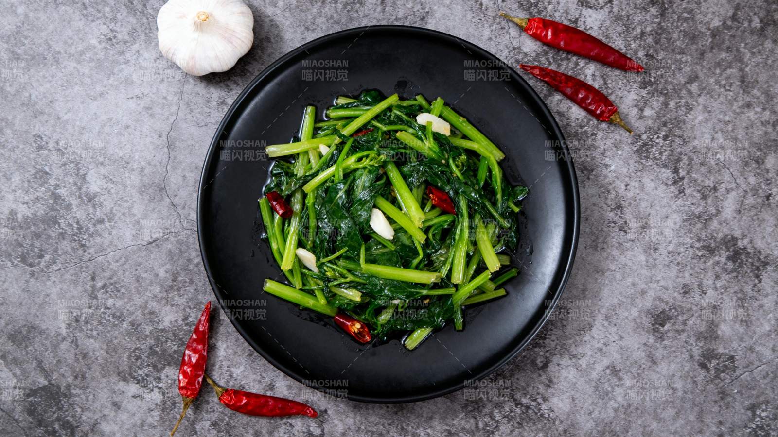清炒芥蓝配蒜辣图片