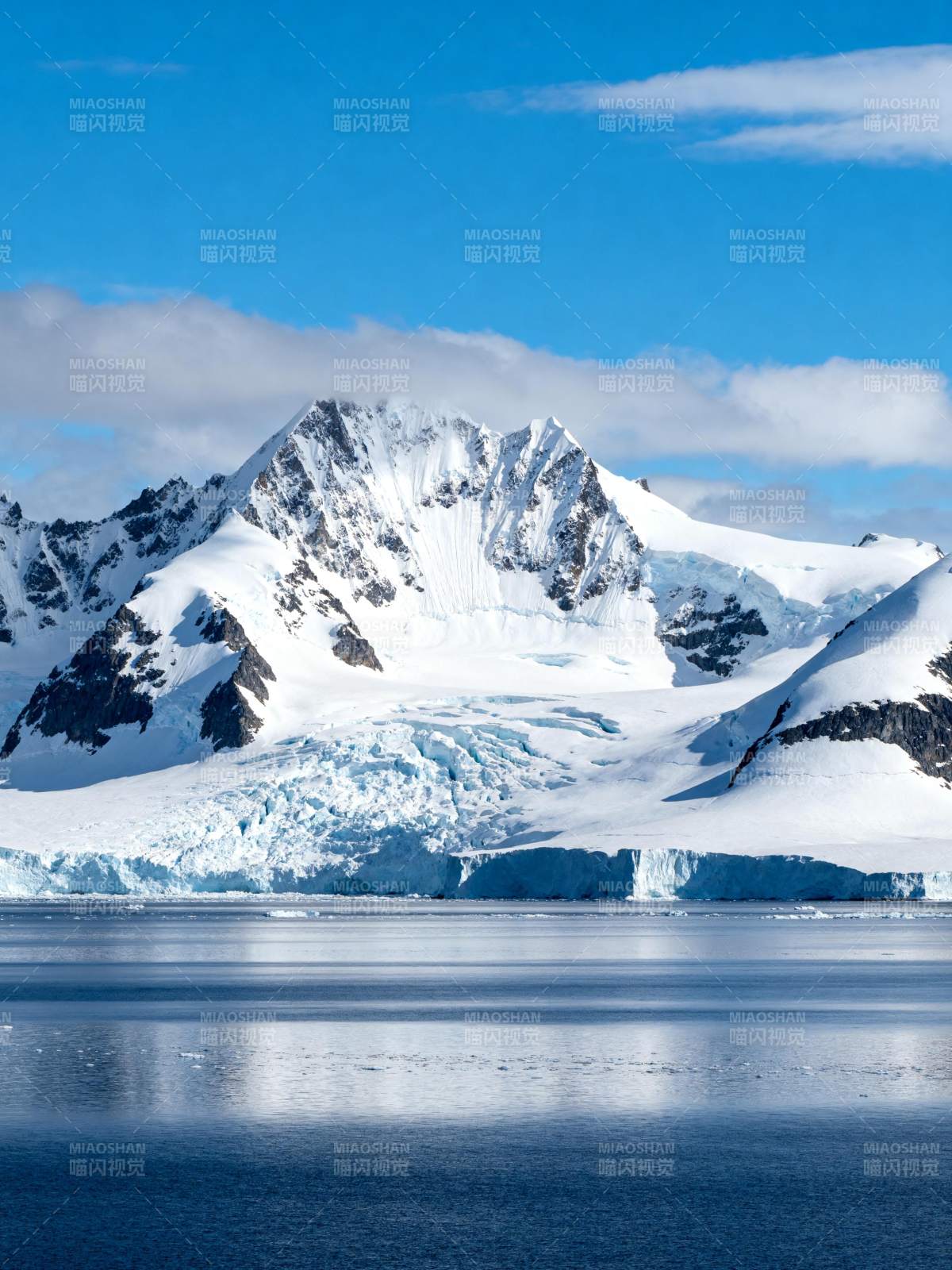 雪山映湖 冰川静谧图片