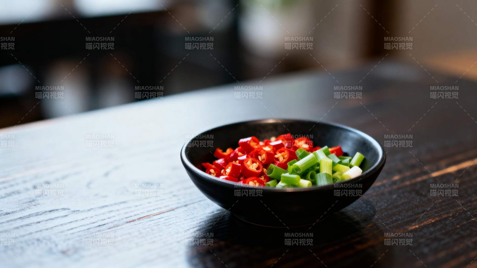 红椒青葱小碟图片