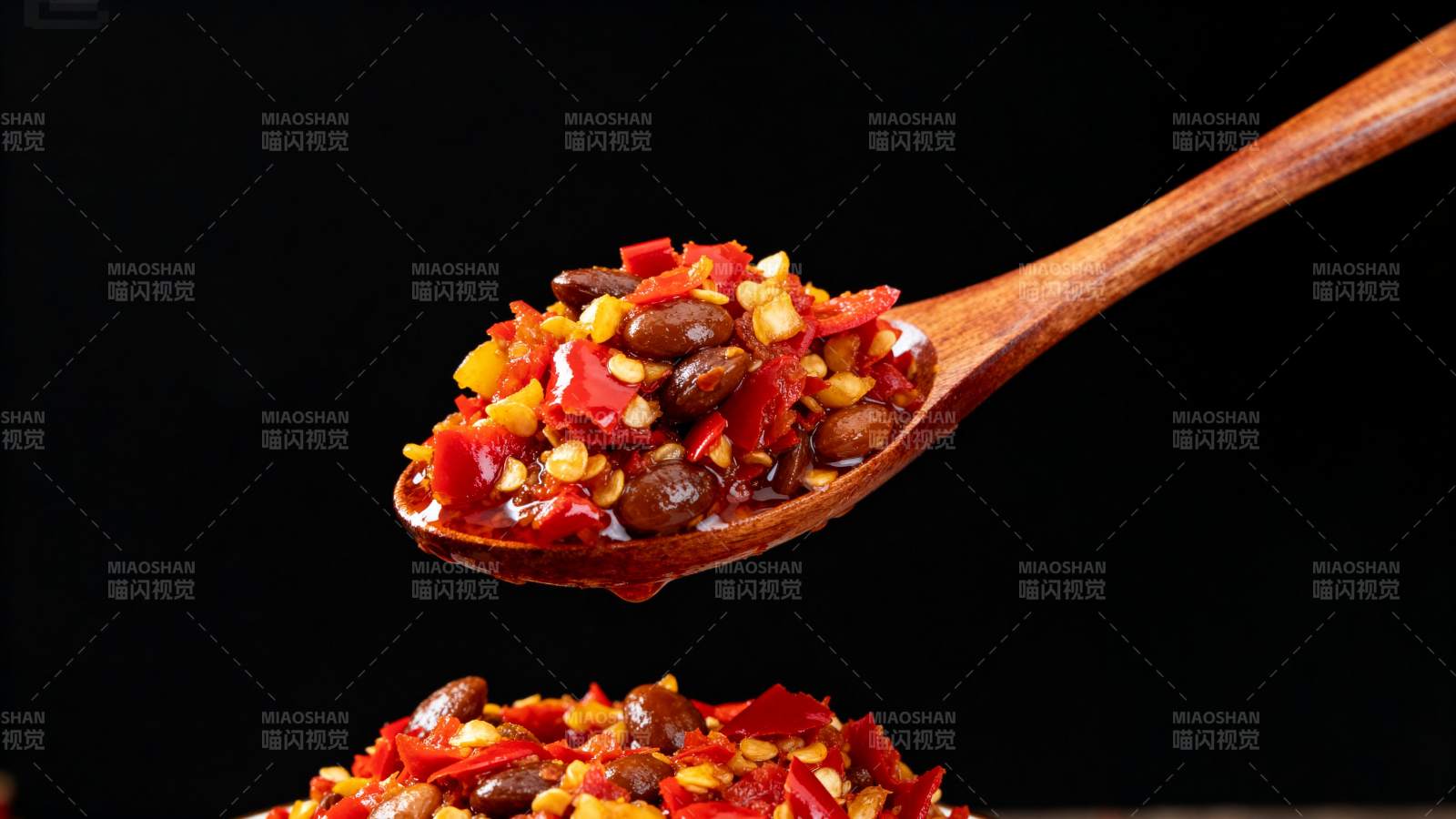 木勺盛辣味豆粒图片