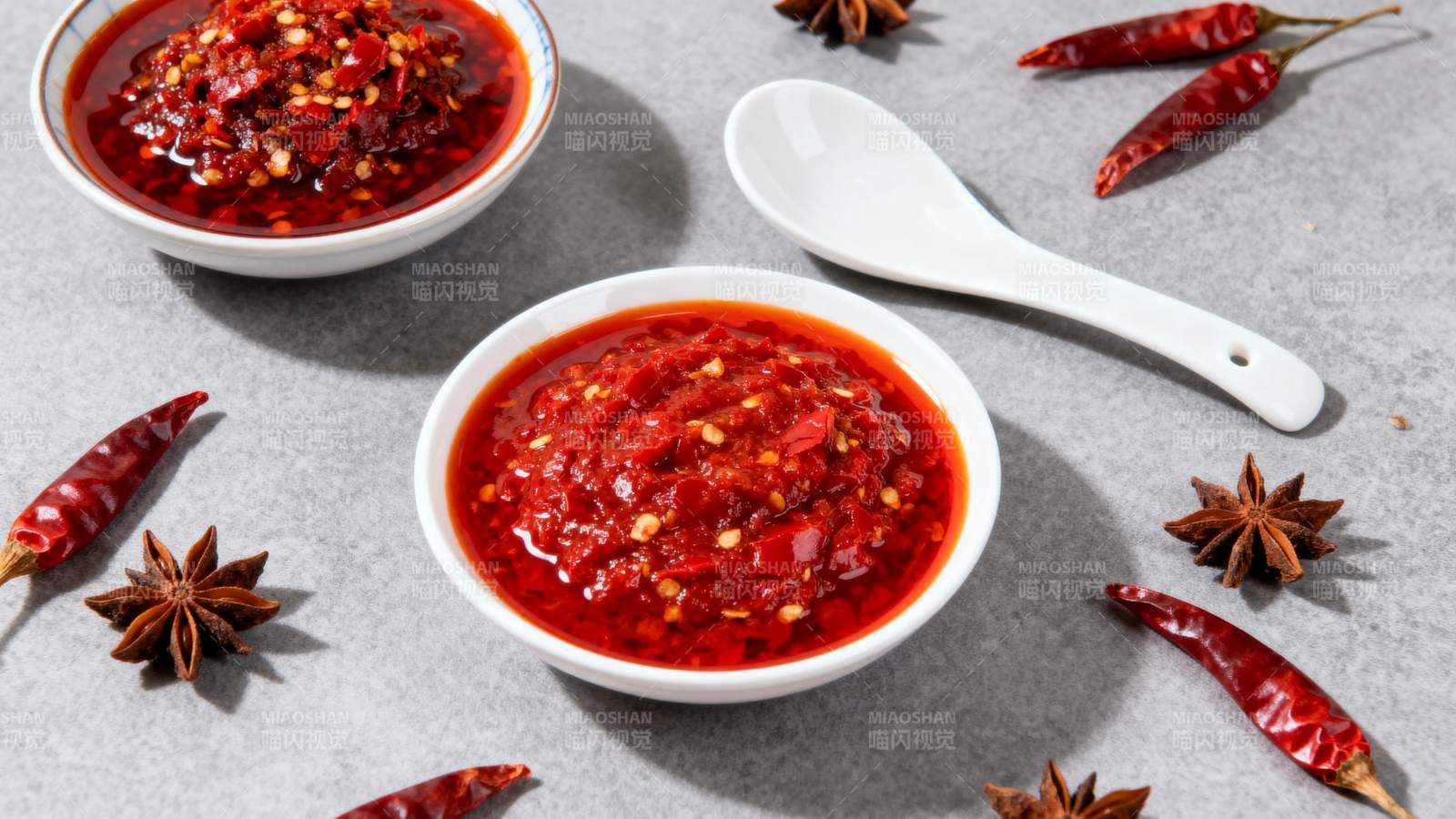 辣酱配干辣椒图片