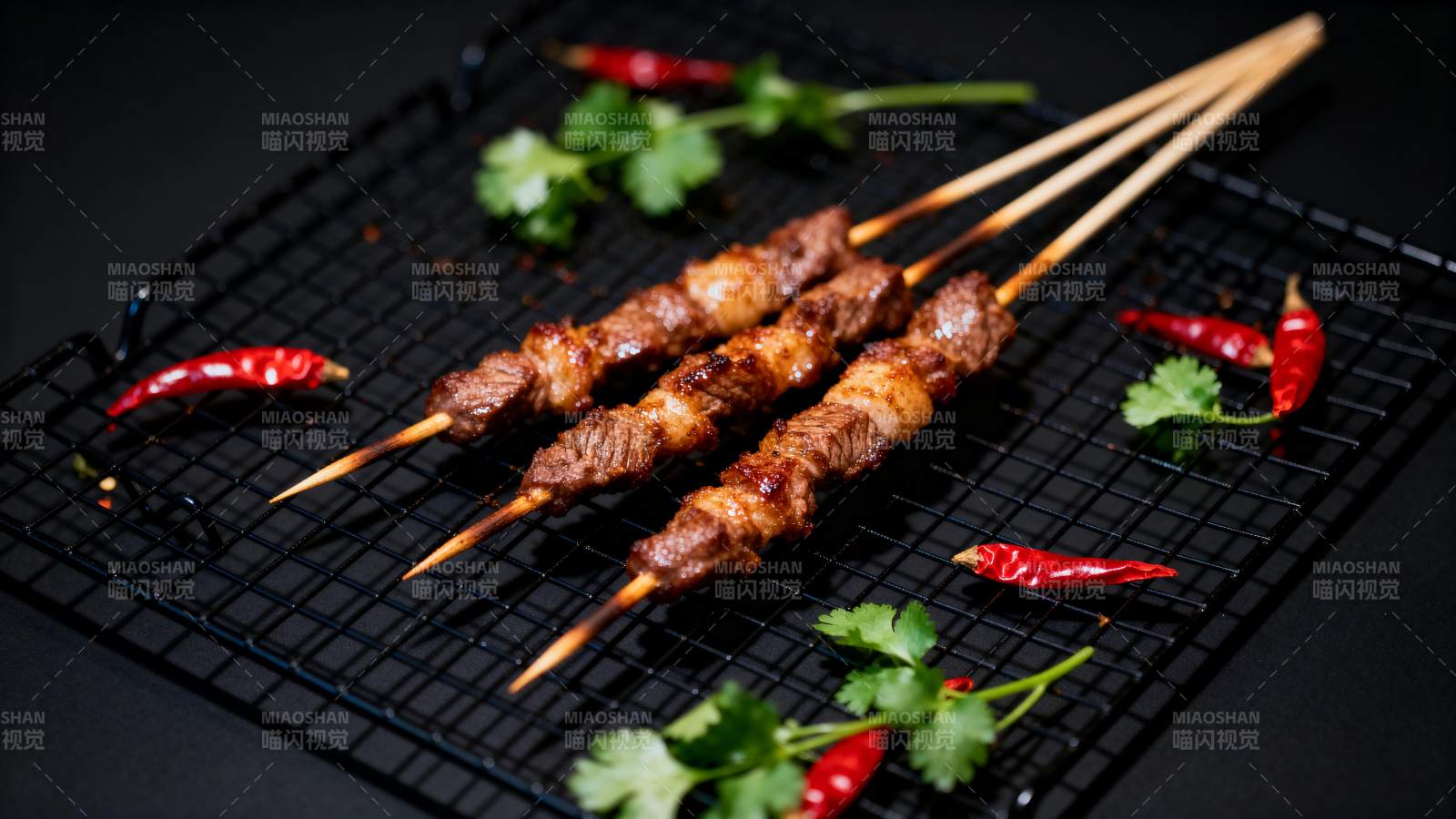 香辣烤肉串图片