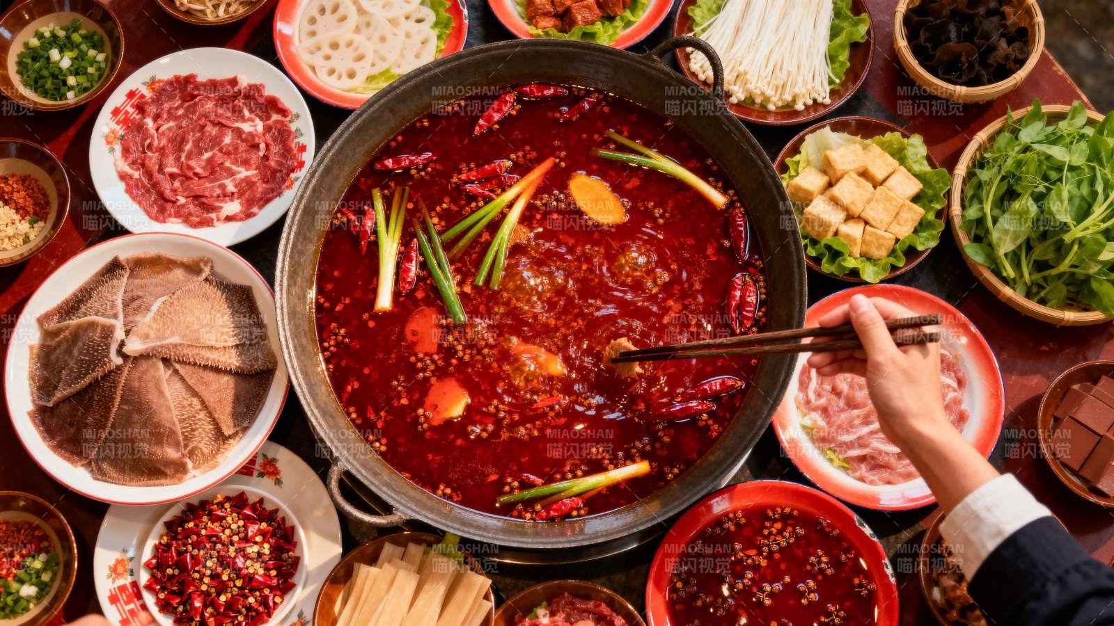 麻辣火锅盛宴图片