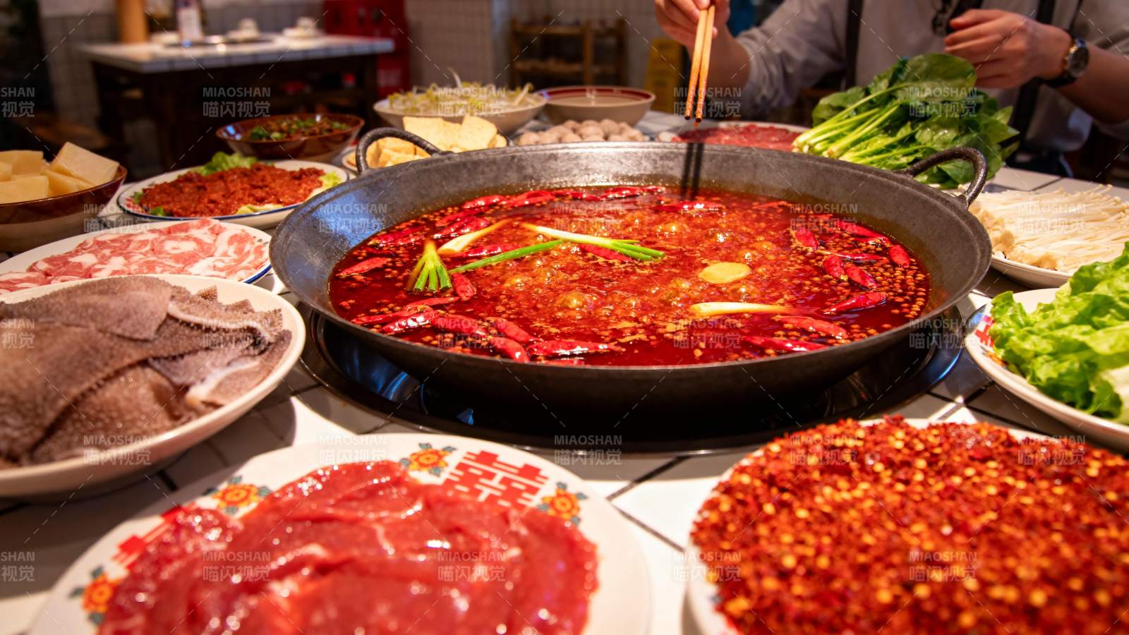 麻辣火锅盛宴图片