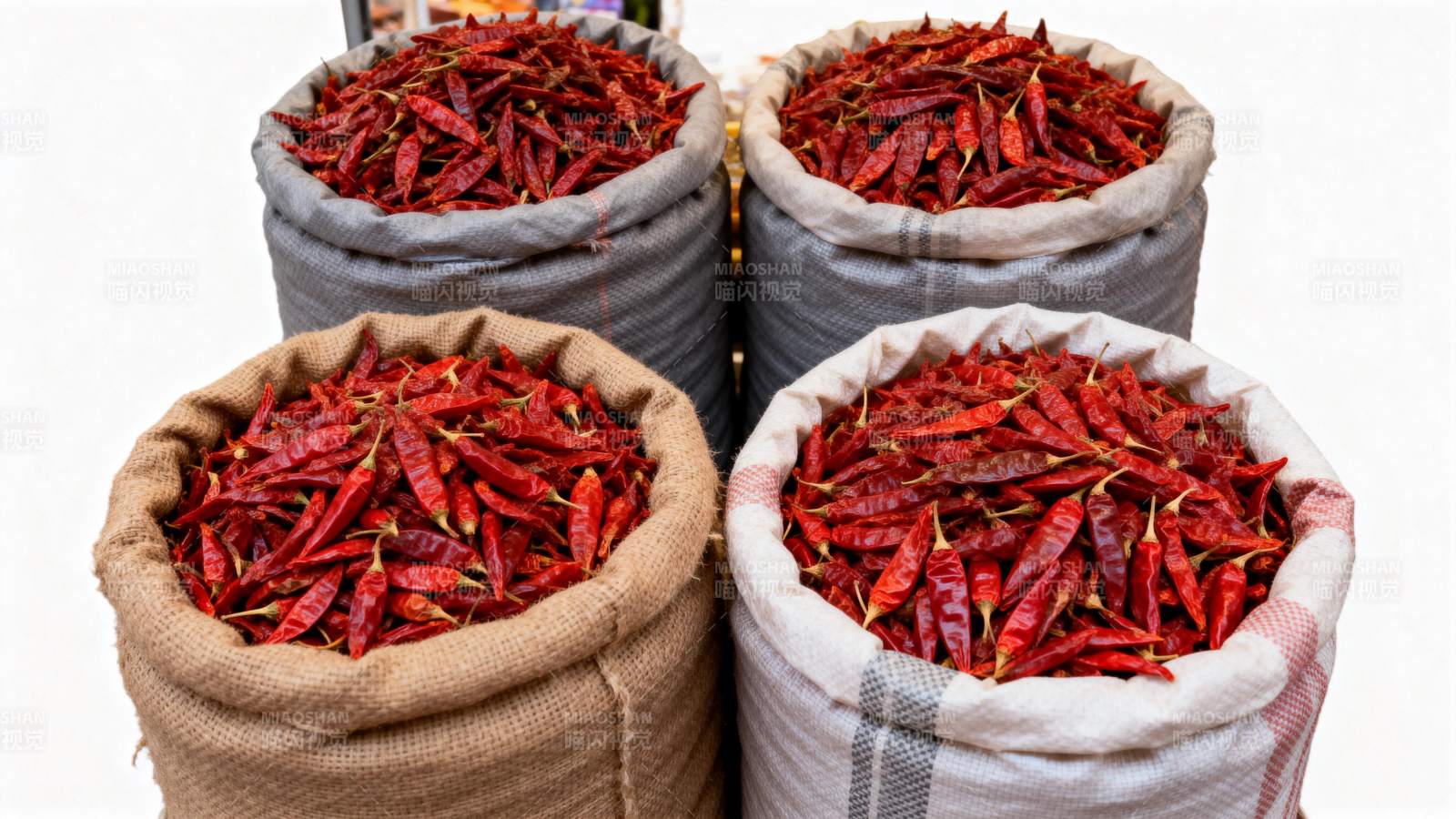 红辣椒装满麻袋图片