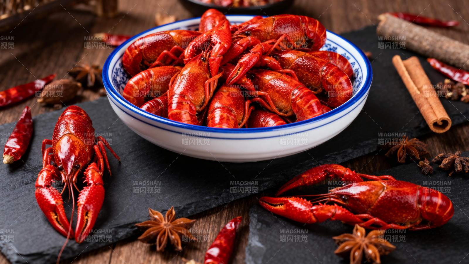 麻辣小龙虾盛宴图片