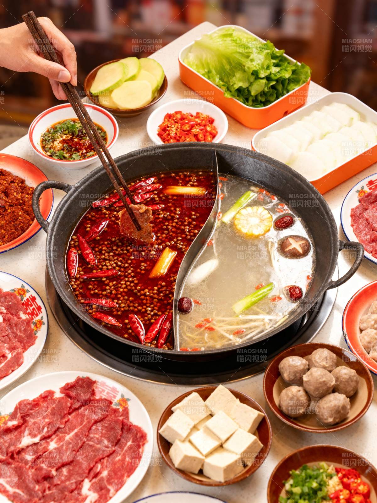 麻辣火锅盛宴图片