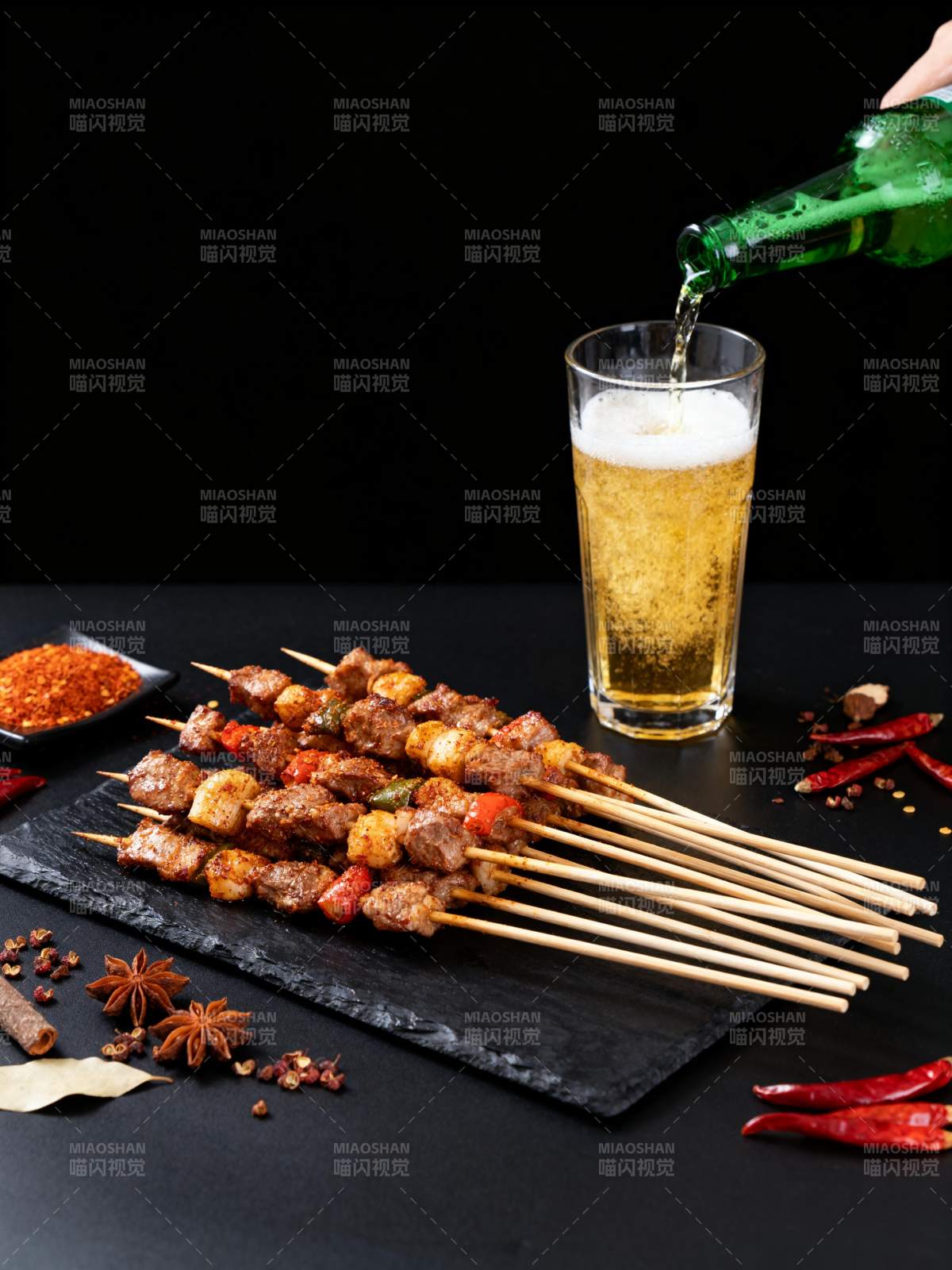 烤串配啤酒图片