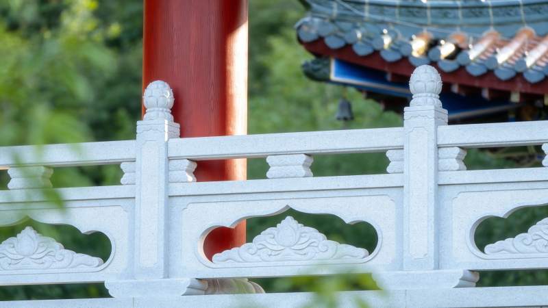 白栏红柱古建筑图片