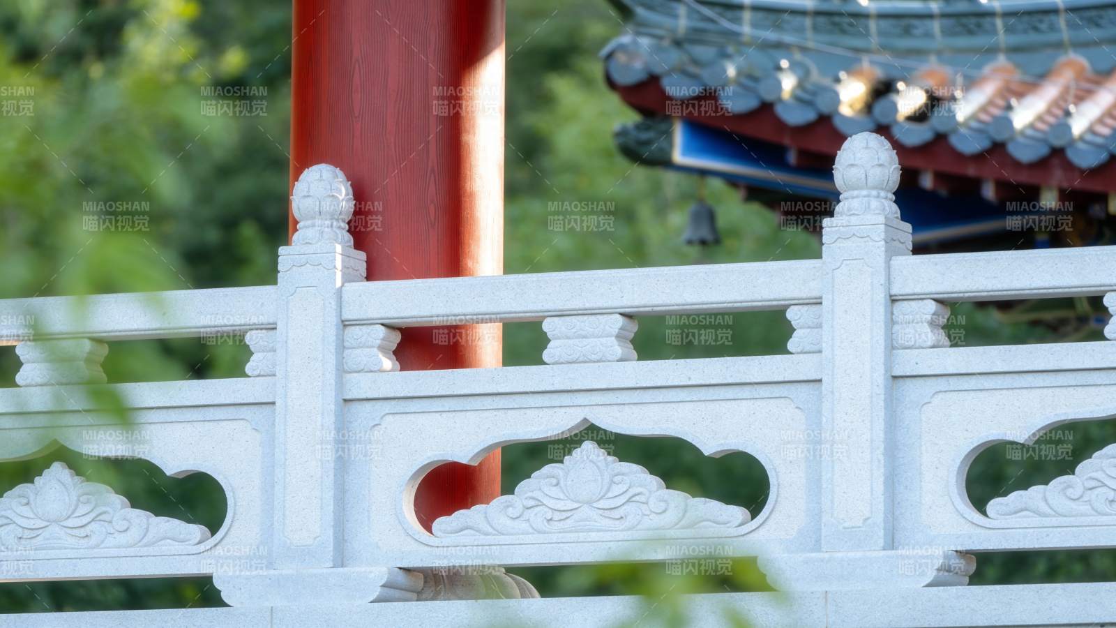 白栏红柱古建筑图片