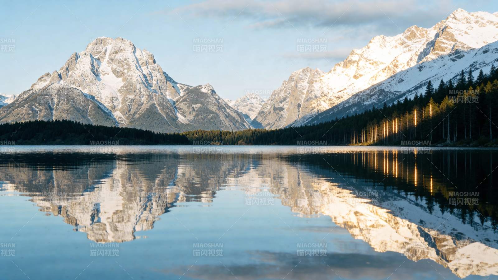 雪山倒影湖光图片