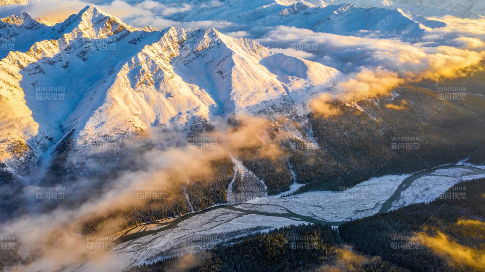 雪山云海晨曦图片