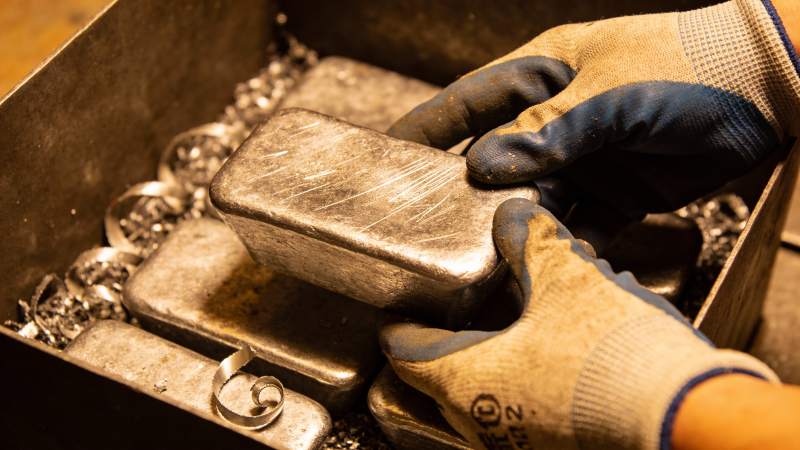 金条搬运中图片