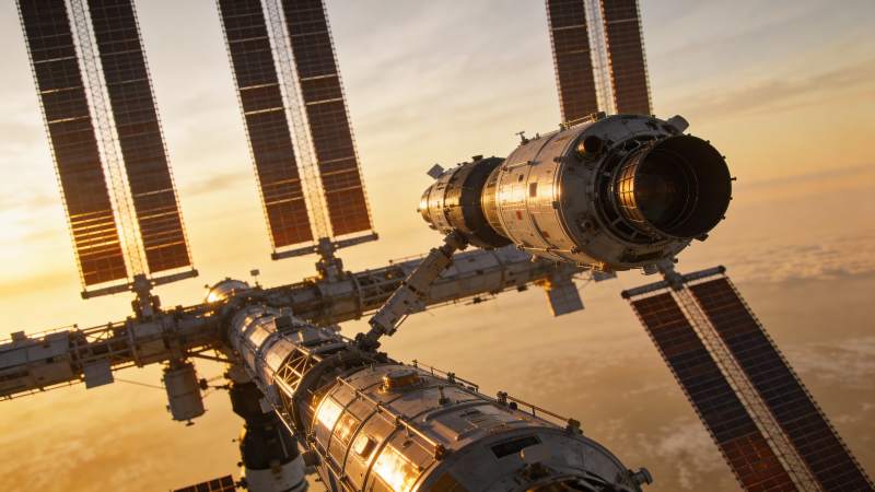 太空站日落景象图片