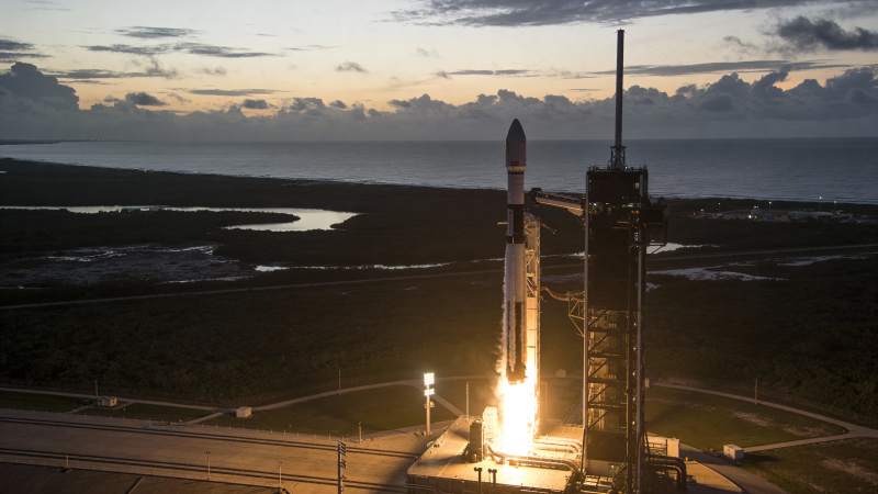 火箭发射升空图片