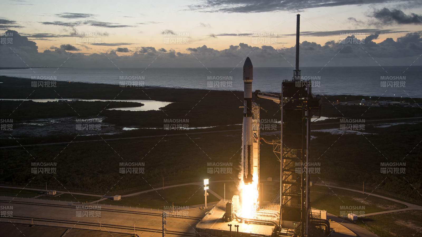 火箭发射升空图片