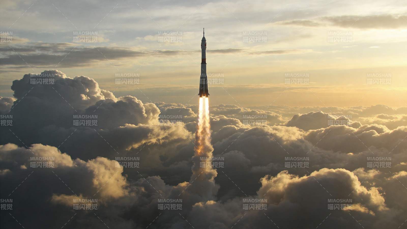火箭升空破云图片