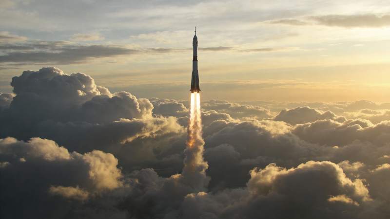 火箭升空破云图片