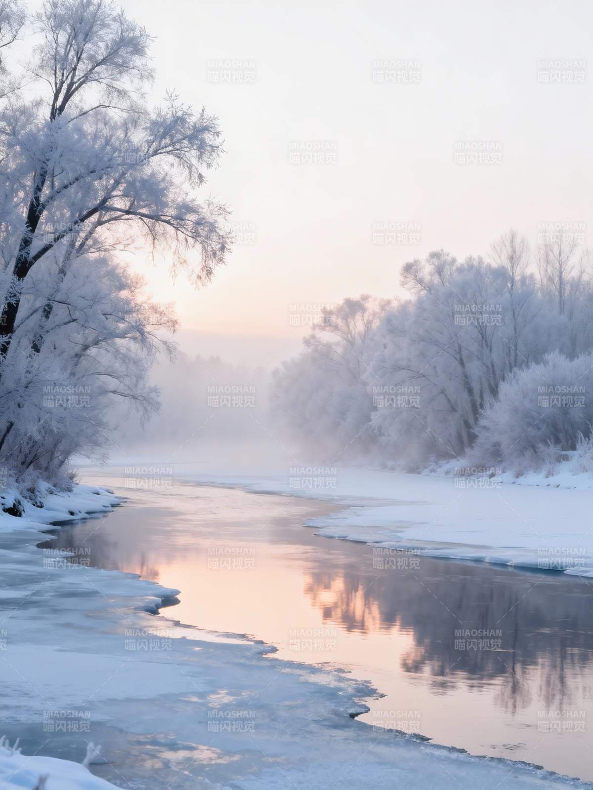冬晨河畔雪景图片