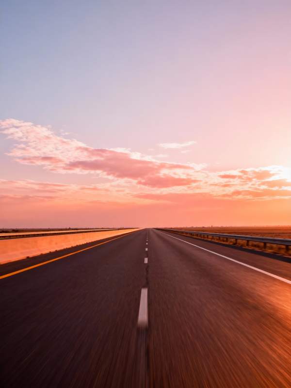 夕阳下的公路图片