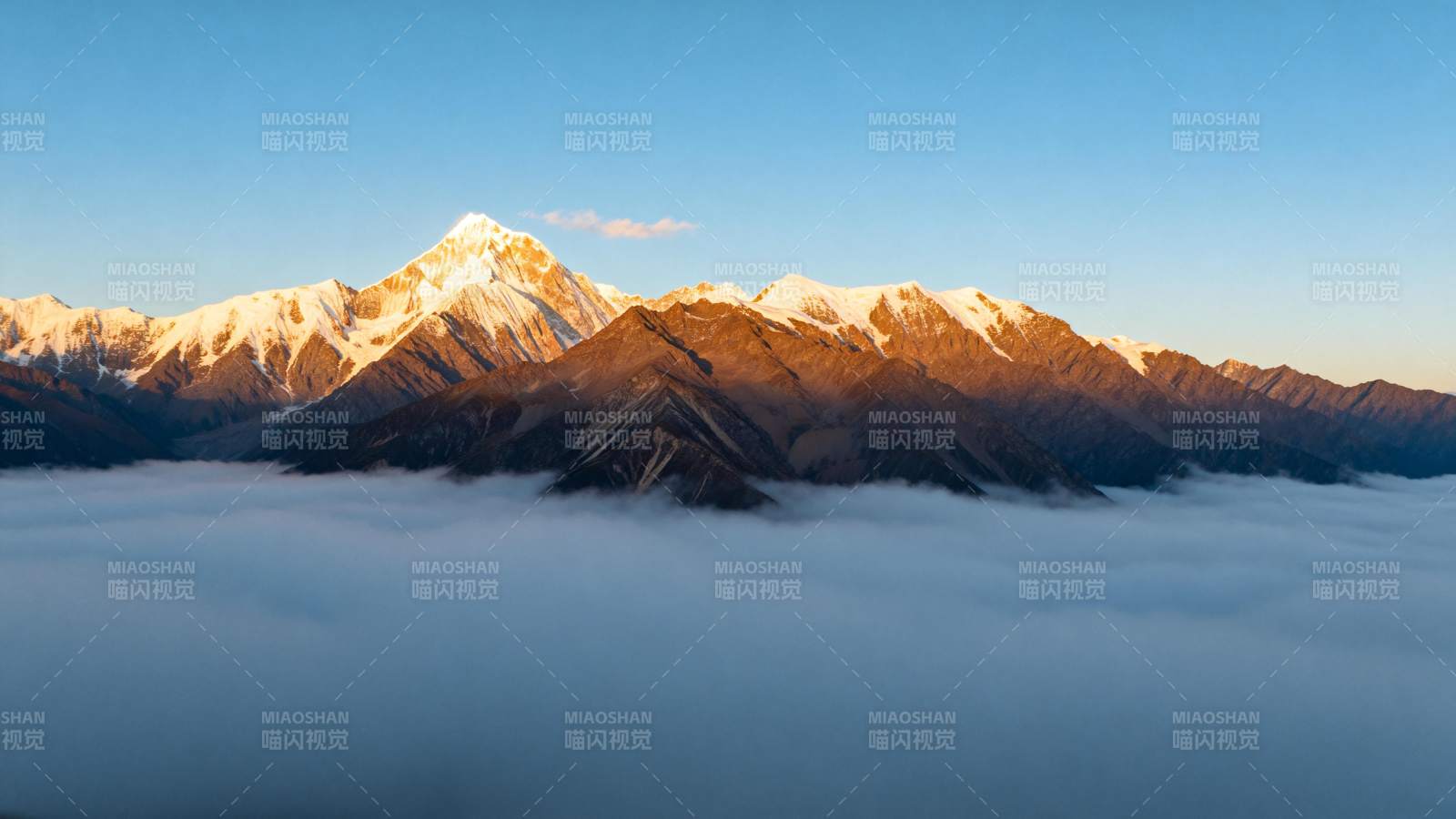 雪山云海晨光图片