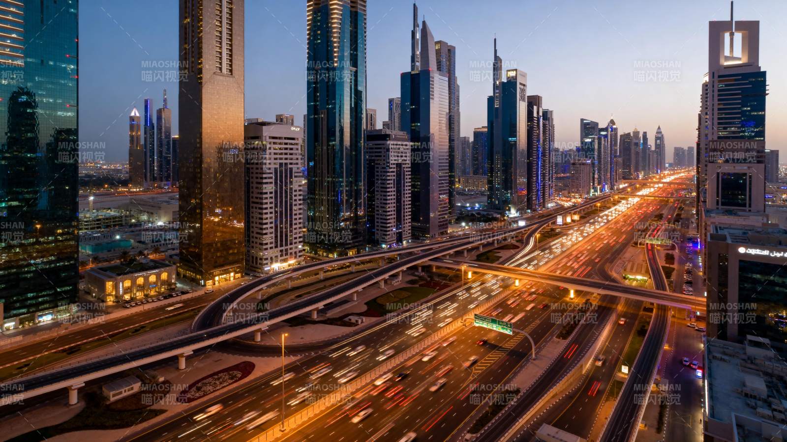 迪拜夜景繁华都市图片