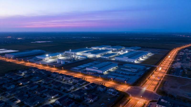 夜幕下的工业区图片