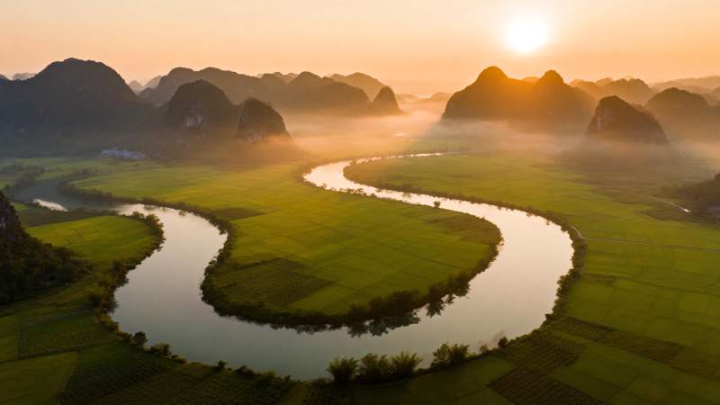 晨曦河湾美景图片