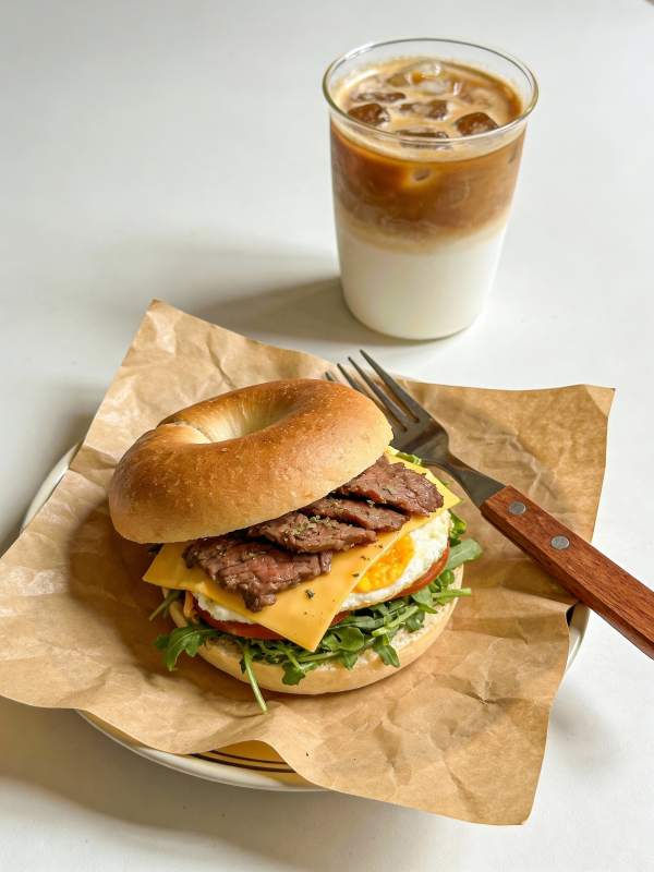 牛肉贝果三明治图片