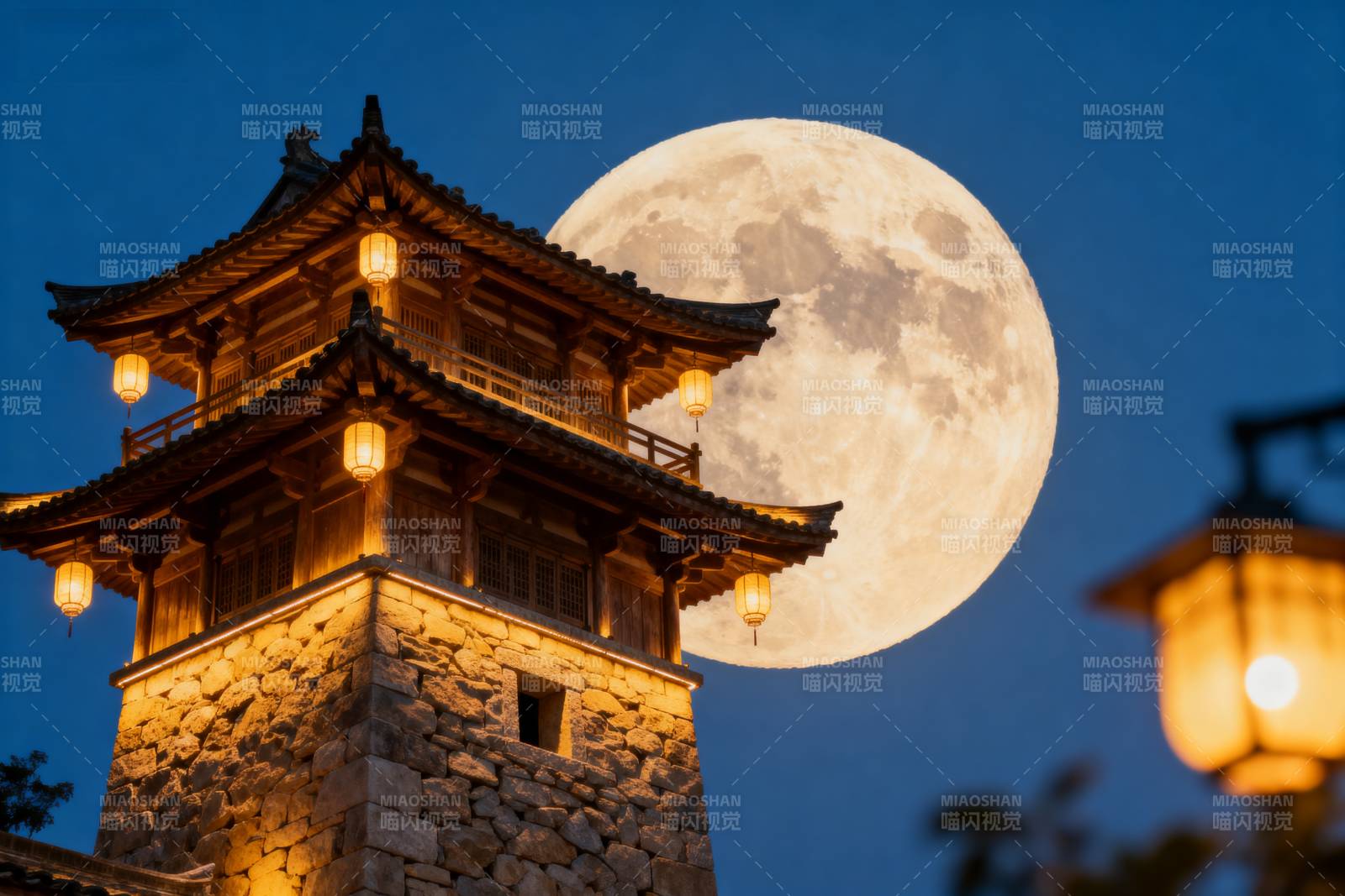 古塔映月夜图片