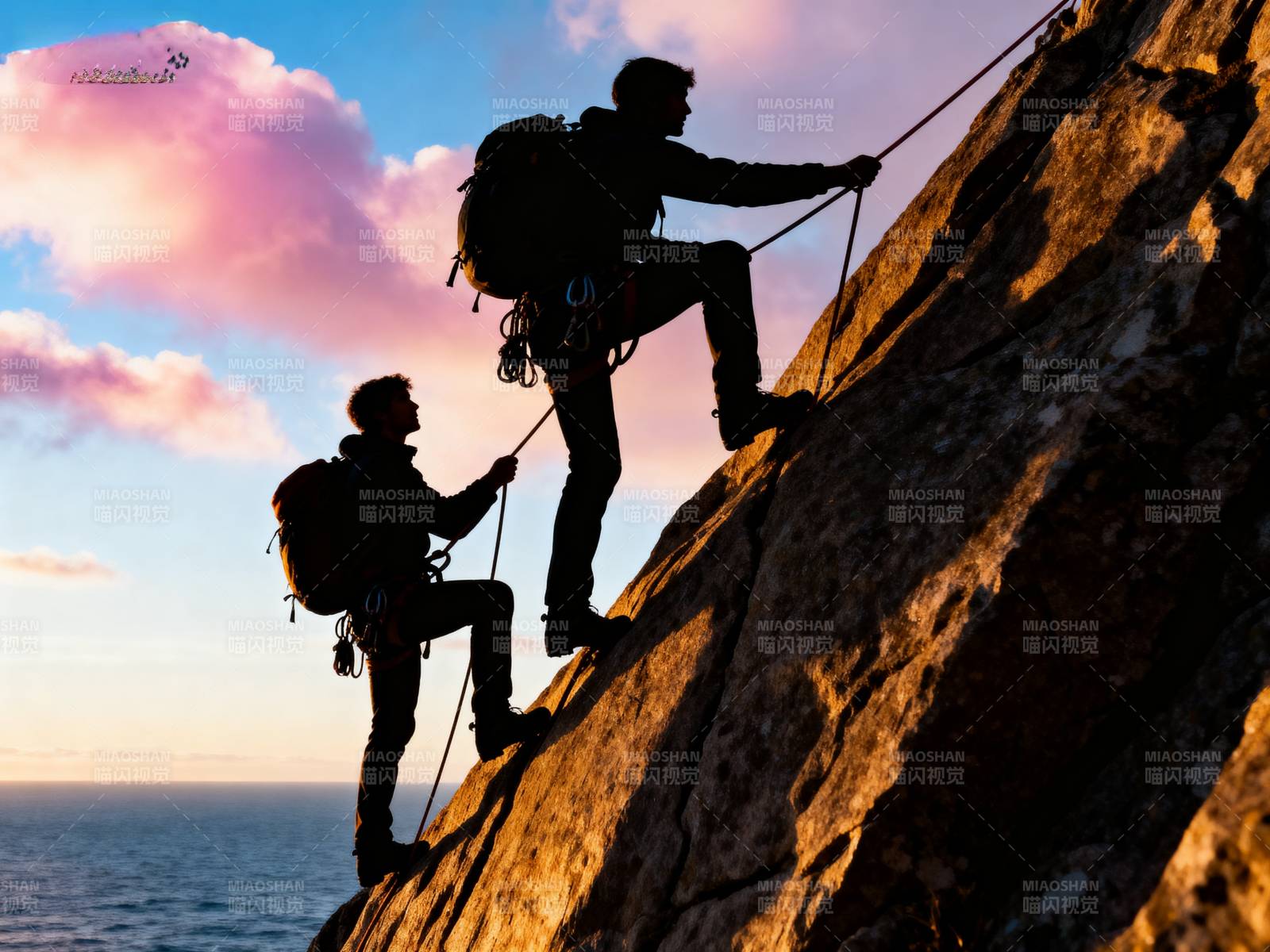 攀岩者剪影图片
