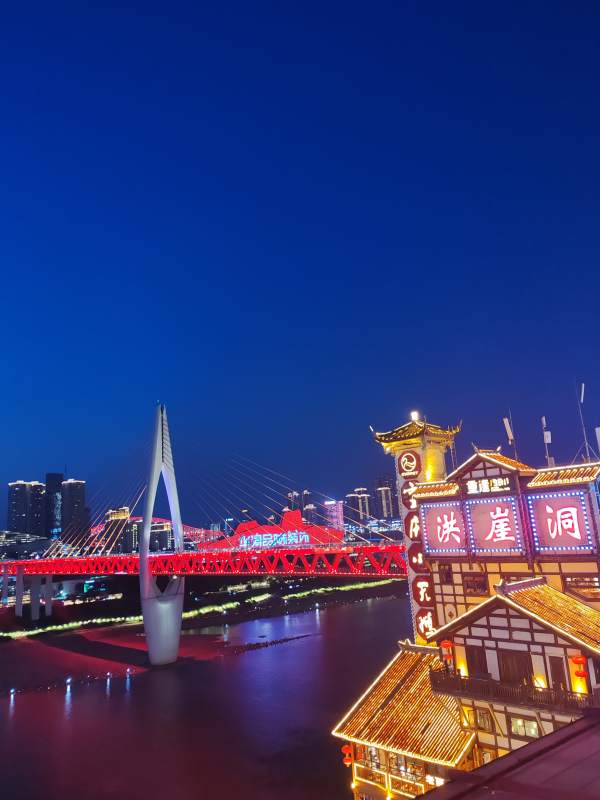 洪崖洞夜景璀璨图片