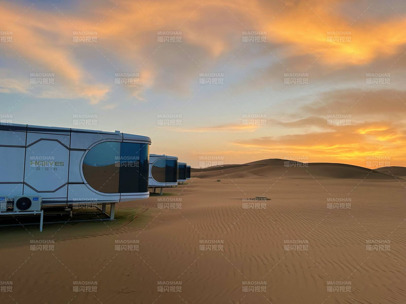 沙漠日落房车营地图片