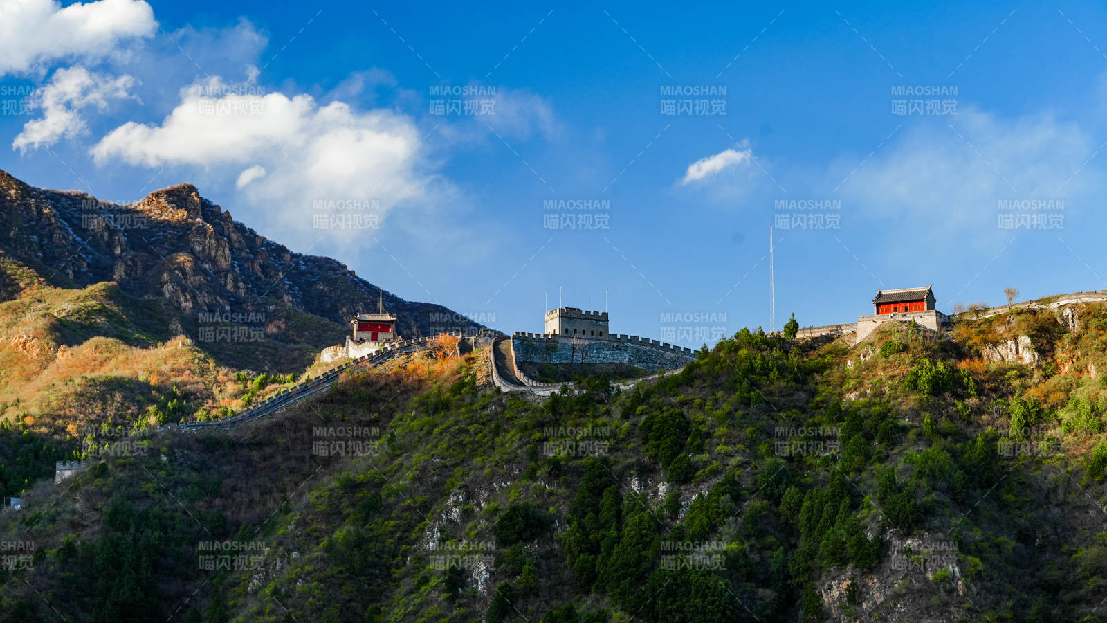 长城蜿蜒山间图片
