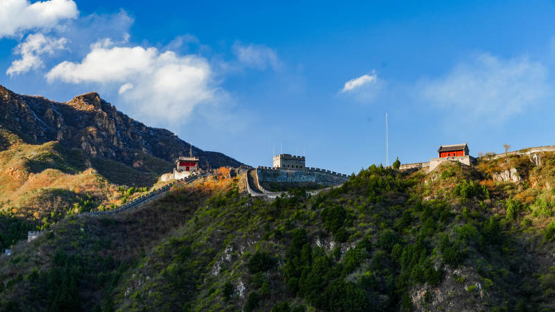 长城蜿蜒山间图片