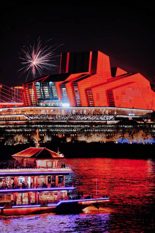 夜游灯火璀璨图片