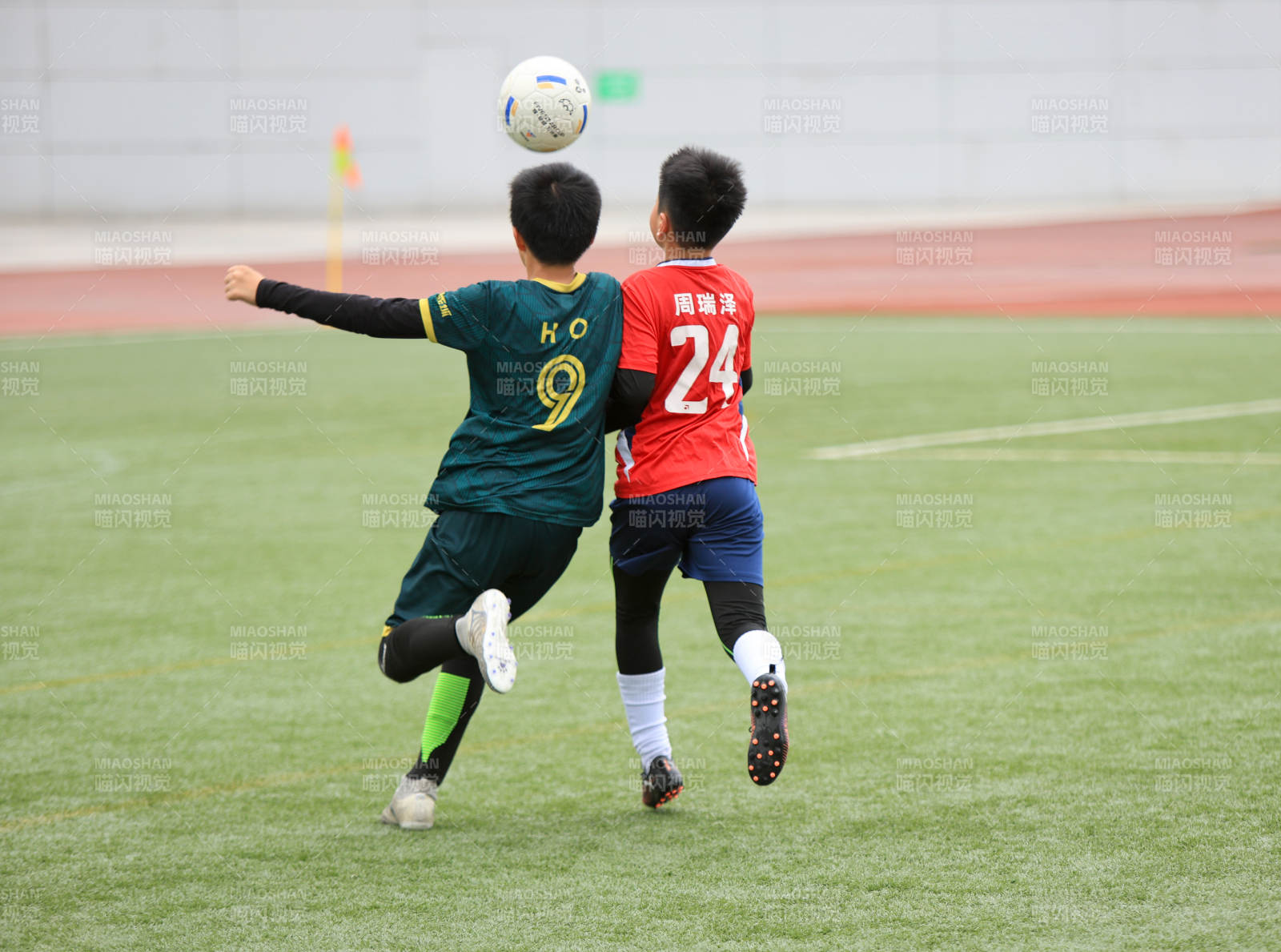 少年足球对抗赛图片