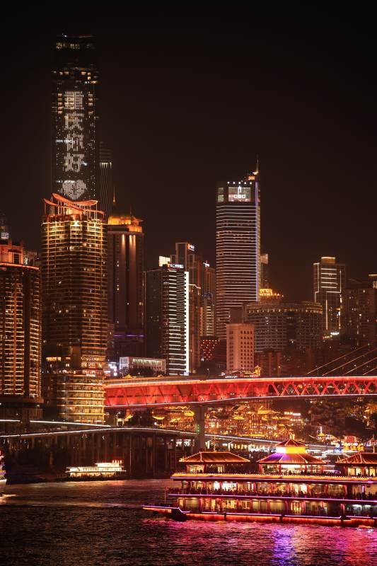 夜幕下的城市灯火图片