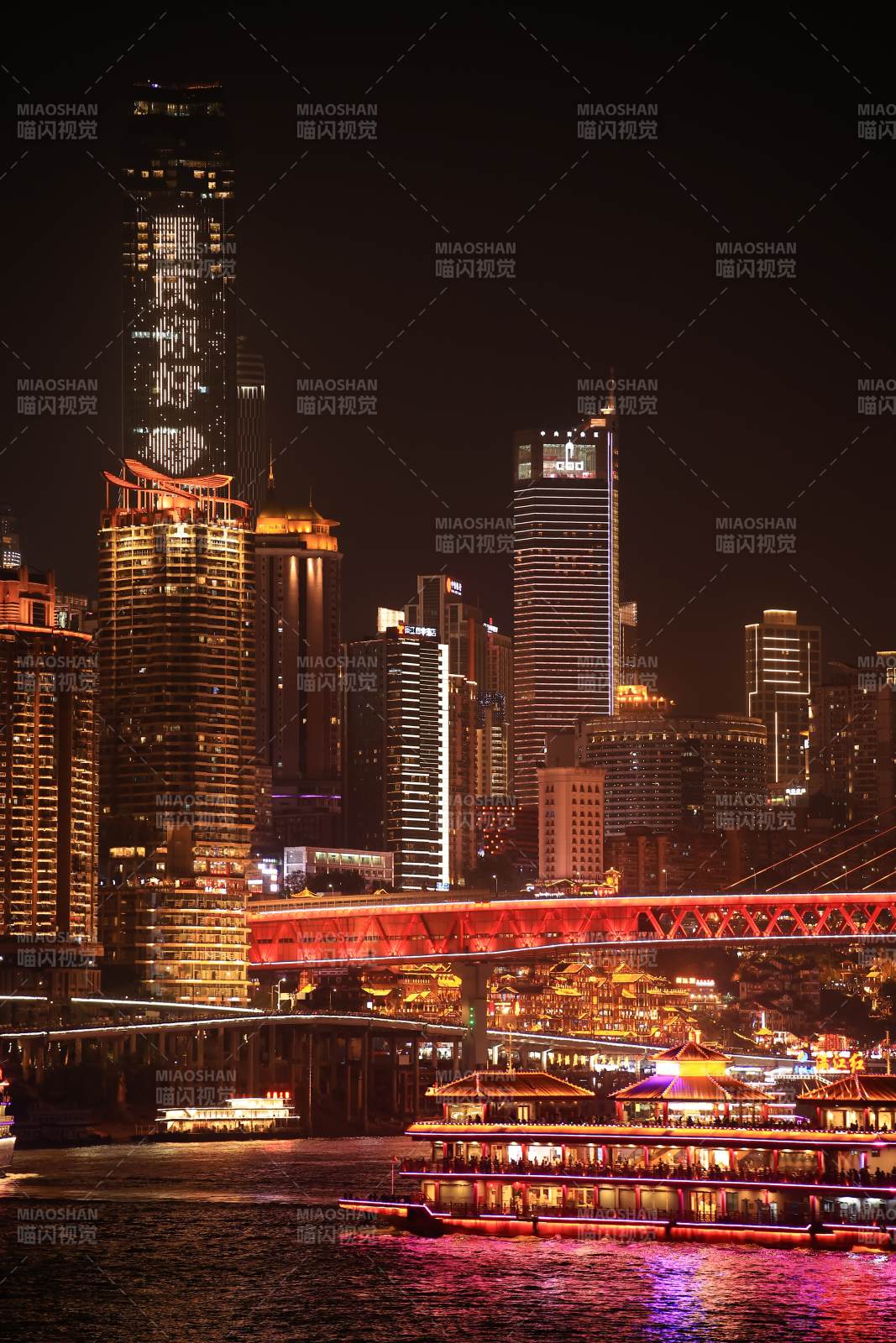 夜幕下的城市灯火图片