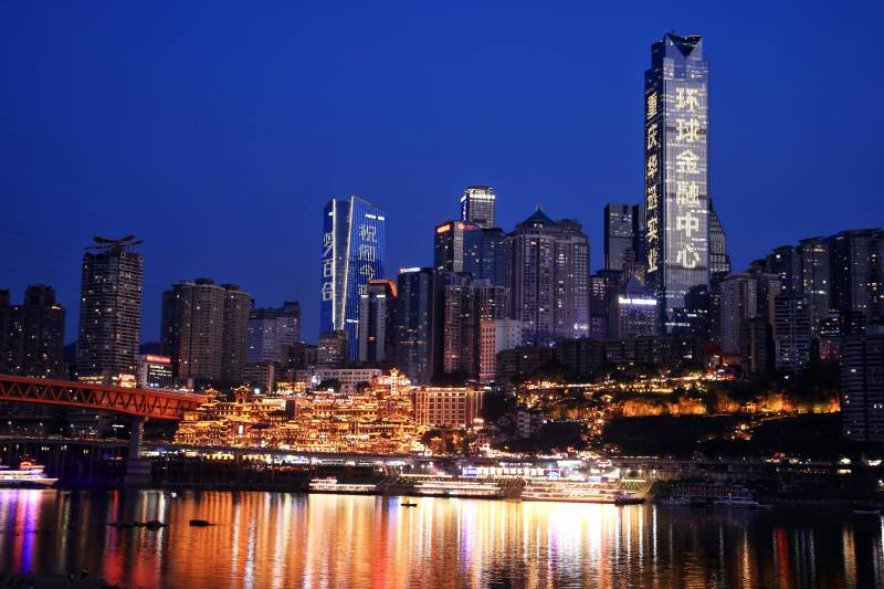 夜幕下的城市灯火图片