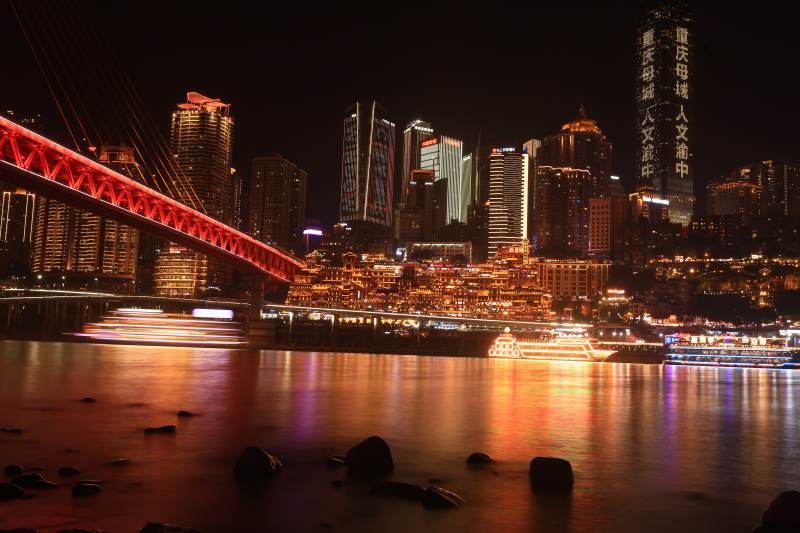 夜色中的城市桥梁图片