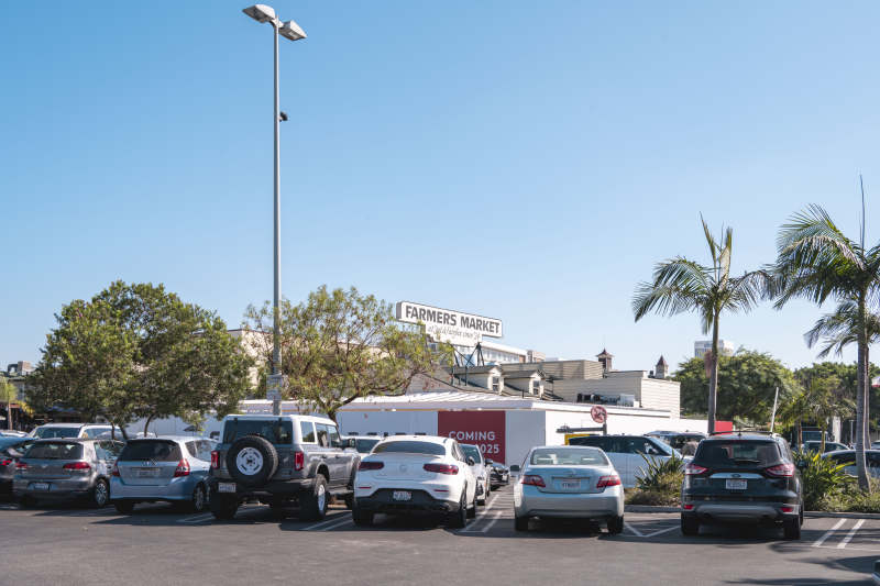 农贸市场停车场图片