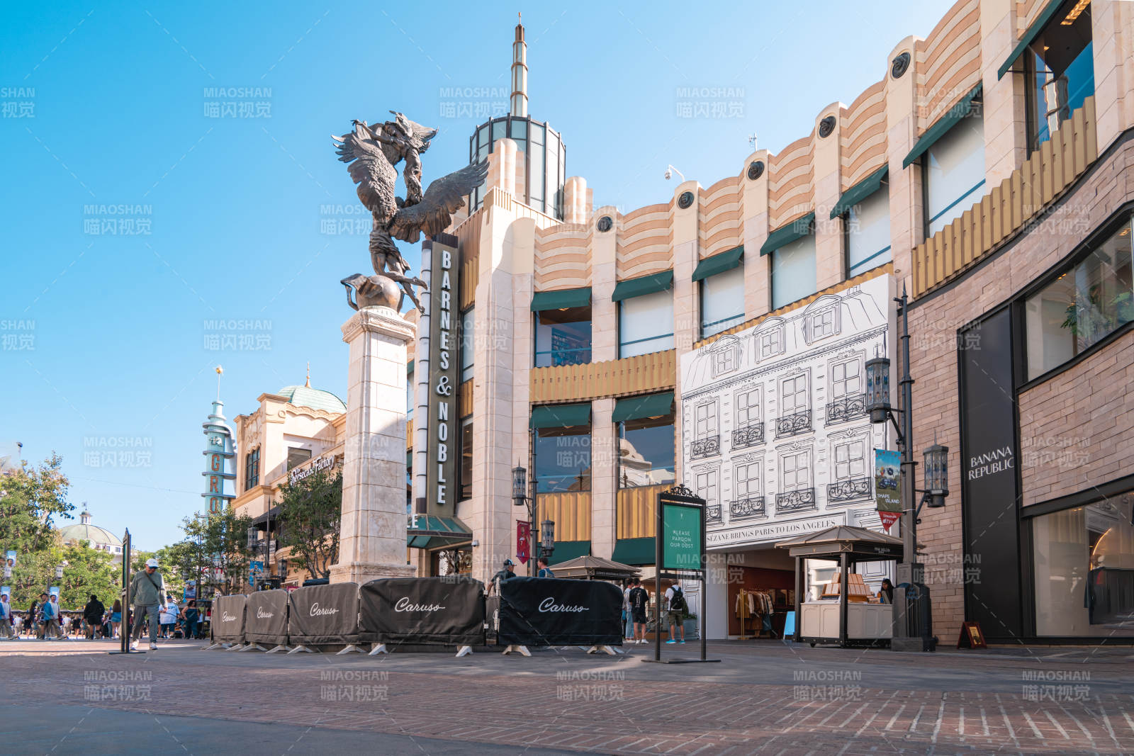 城市街景与雕塑图片